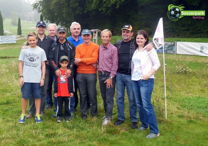 Gruppenfoto vor dem Start zum Fuballgolf