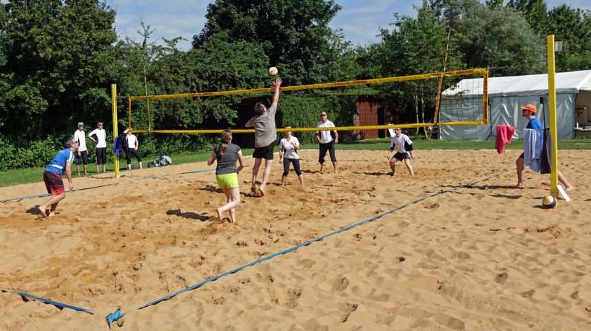 011-beachvolleyball.jpg